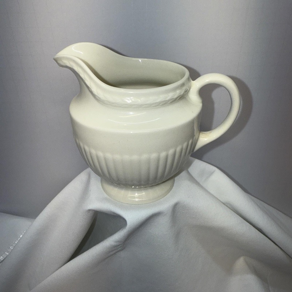 Wedgwood Of Etruria of Barlaston Edme Ivory‎ Creamer Pre 1995 Creamware